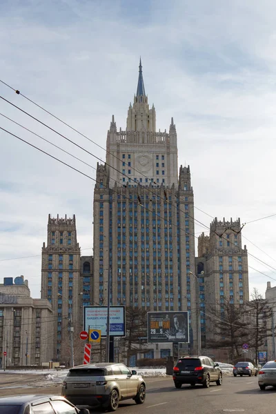 Moskova, Rusya - 25 Mart 2018: Smolensky Bulvarı'nda Rusya Federasyonu Dışişleri Bakanlığı binasının — Stok fotoğraf