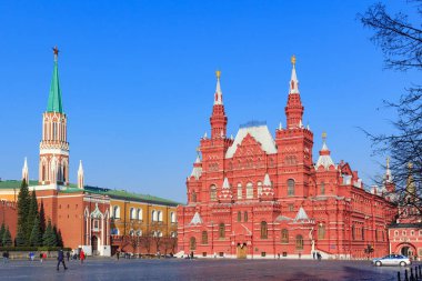 Moskova, Rusya - 15 Nisan 2018: Görünümü Moskova Kremlin kırmızı Meydanı'na ve devlet tarihi Müzesi