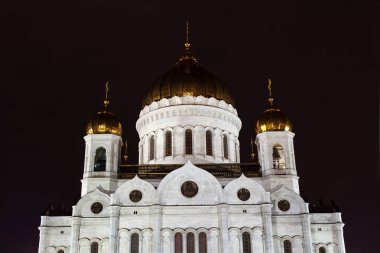 Altın Kubbe Katedral Mesih'in Moskova'da kurtarıcı gece gökyüzüne karşı