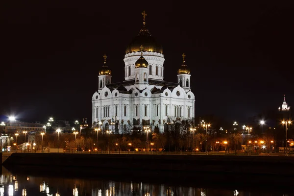 Храм Христа Спасителя в Москве ночью — стоковое фото