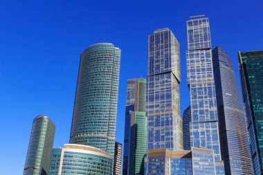 Moscow, Rusya Federasyonu - 14 Nisan 2018: Moscow city mavi gökyüzü arka plan üzerinde gökdelenler Uluslararası İş Merkezi