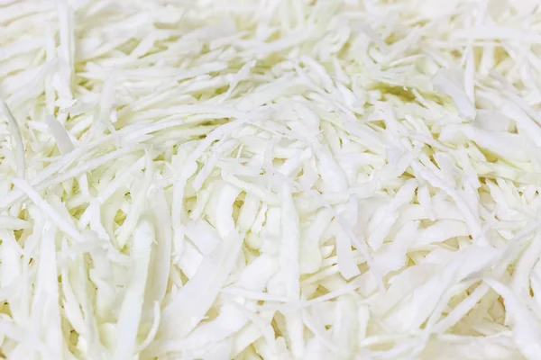 Taze sulu, parçalanmış beyaz lahana. Yakın çekim görünümü — Stok fotoğraf