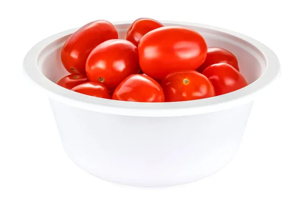 Tomates cherry rojos frescos y maduros en un bol blanco desechable hecho de materiales biodegradables aislados sobre fondo blanco — Foto de Stock