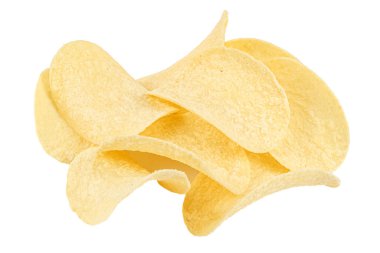 Ekşi kremalı sarı patates cipsi ve beyaz arka planda izole edilmiş soğan.