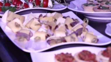 İştah açıcı büfesi ile atıştırmalıklar, tartlets ve kanepeler