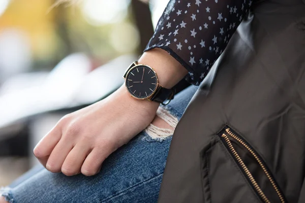 Fall fashion outfit details. young businesswoman in elegant trendy clothing with accessories on hands. beautiful black and golden elegant watch. — Stockfoto