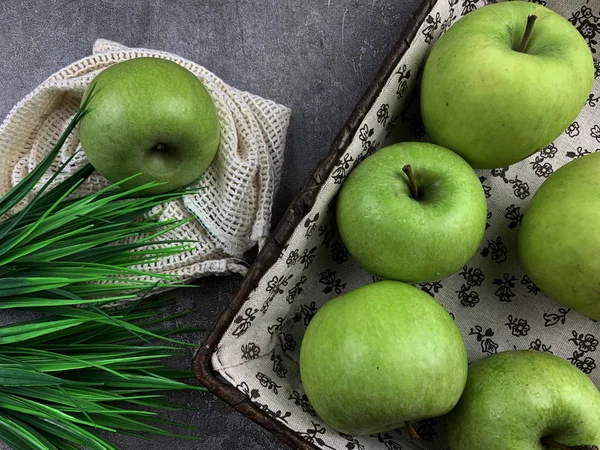 Juicy Green Apples Loft Background — Stock Photo, Image