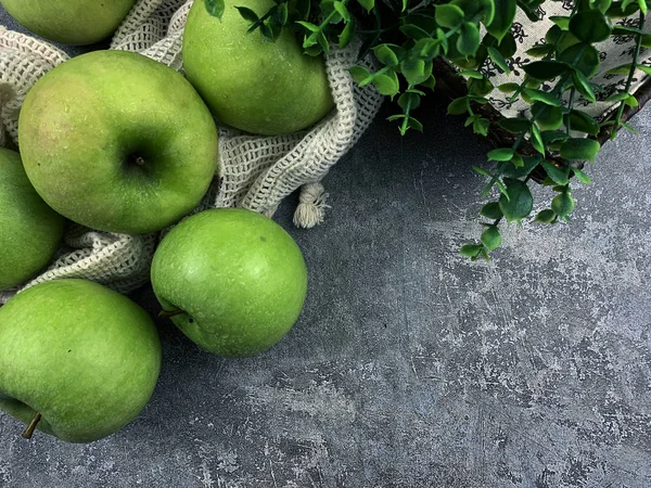 Juicy Green Apples Loft Background — Stock Photo, Image