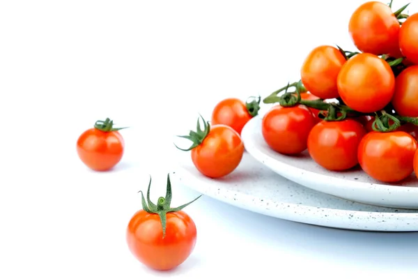 Pequenos Tomates Cereja Fundo Branco — Fotografia de Stock