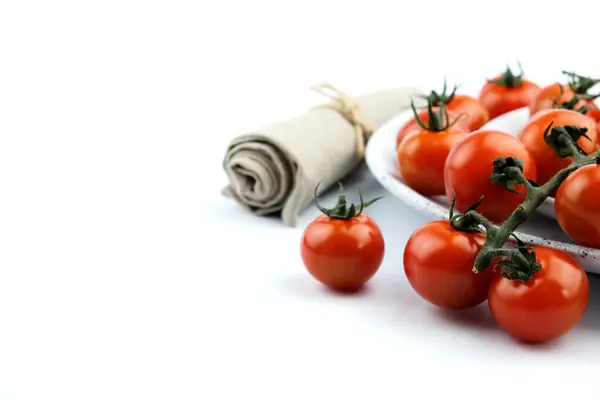 Pequenos Tomates Cereja Fundo Branco — Fotografia de Stock