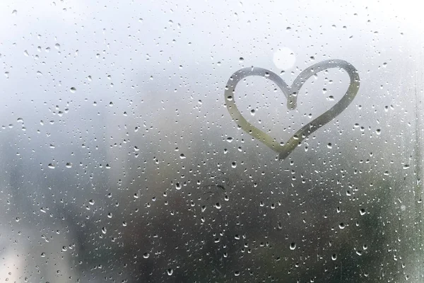 Rainy weather, the inscription heart on the sweaty glass. — Stock Photo, Image