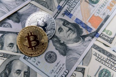Bitcoin altın ve gümüş Doları banknot paraları bize. Elektronik para yatırım. Cryptocurrency iş kavramı.