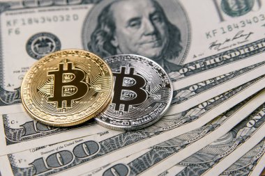 Altın ve gümüş Bitcoin yüz Lirası üstünde bizi dolar bozuk paralar. Cryptocurrency iş kavramı. Exchange bitcoin nakit için bir dolar. Sanal para yatırım.