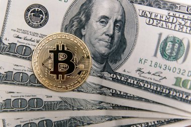 Altın Bitcoin bize dolar yüz Lirası üstünde para. Cryptocurrency iş kavramı. Exchange bitcoin nakit için bir dolar. Sanal para yatırım.