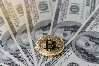 Altın Bitcoin bize dolar yüz Lirası üstünde para. Cryptocurrency iş kavramı. Exchange bitcoin nakit için bir dolar. Sanal para yatırım.