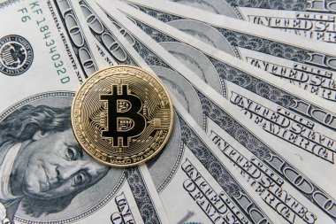 Altın Bitcoin bize dolar yüz Lirası üstünde para. Cryptocurrency iş kavramı. Exchange bitcoin nakit için bir dolar. Sanal para yatırım.