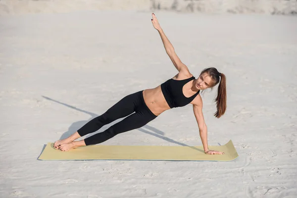 Fitness Beautiful Woman Strength Training Her Body Core Muscles Yoga — Stock Photo, Image