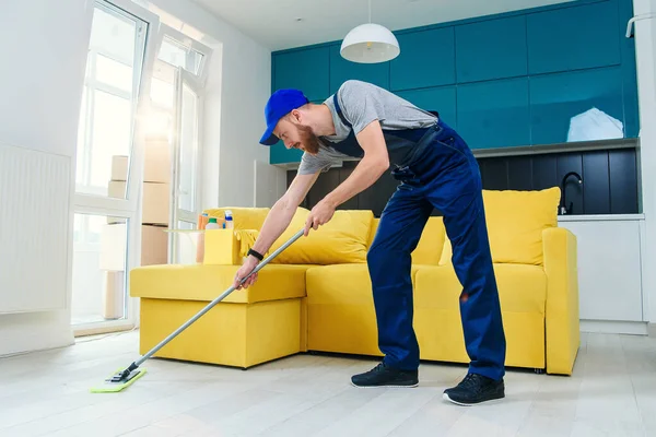 Young professional cleaner washing the floor. Janitor cart. — Stock Photo, Image