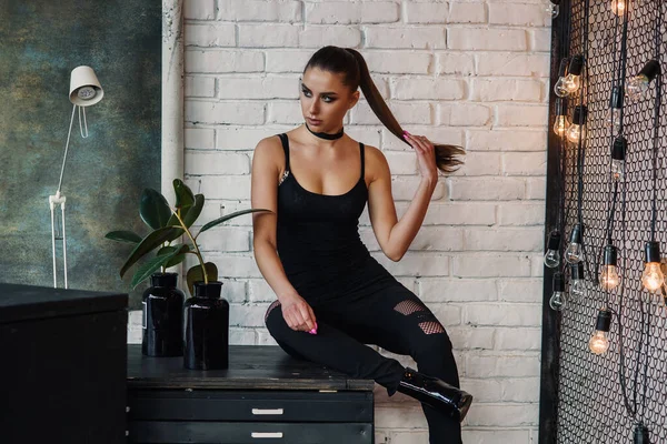 Portrait of amazing stylish young woman, posing at loft style room. Stunning long legs, perfect and attractive figure. — Stock Photo, Image