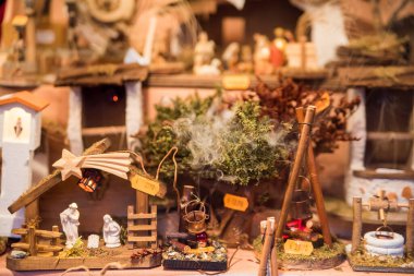 Noel cam süs eşyaları Dükkanı Noel pazarında Avrupa'nın