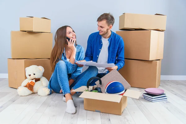 Caucasian pleasant young couple in love looking at the visualisation of their home interior design. — Stock Photo, Image