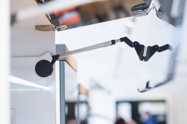 İçinde mutfak dolap çanak sahibi ile açılan cepheler ile temizleyelim. Mutfak dolaplarında sistemi ikiye katlanmış cephede doğrudan erişim için Kaldır.