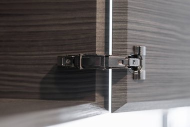 Her türlü mobilya kaplama uygulaması için standart profesyonel menteşe