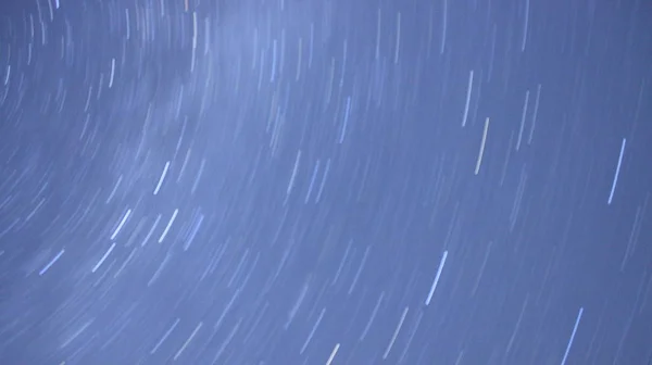 yıldızlı gökyüzü. İzleyiciler daha yavaş çekim hızı Ağustos ayında alınan yıldız