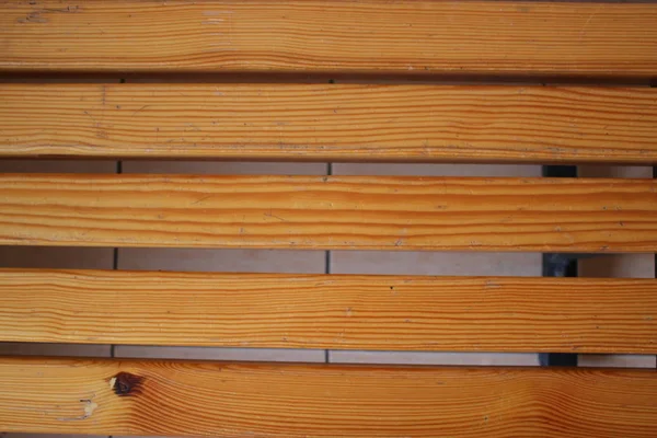 ahşap Bank bir cila ile kaplı. Dokulu yüzeyi