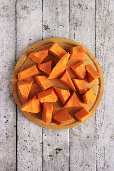 Masanın üzerinde kabak