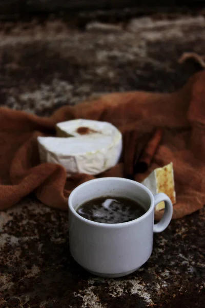 Sajt, kávé, reggeli, zsákvászon — Stock Fotó