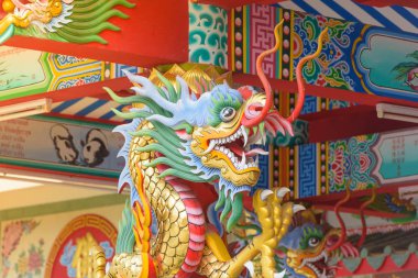 Cumartesi Ubonratchathani adlı bir Çinli ejderha.