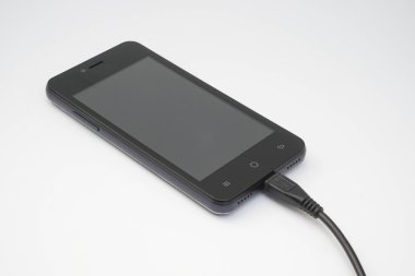 Siyah bir akıllı telefon şarj kapatın