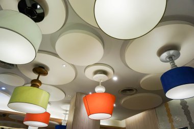 yaratıcı tasarım renkli tavan lambaları