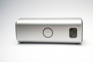 Beyaz arka plan ile Bluetooth kablosuz hoparlör