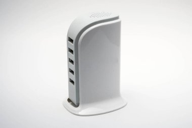 Usb hub'ına beyaz arka planda kapatın