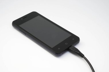 siyah akıllı telefon şarj