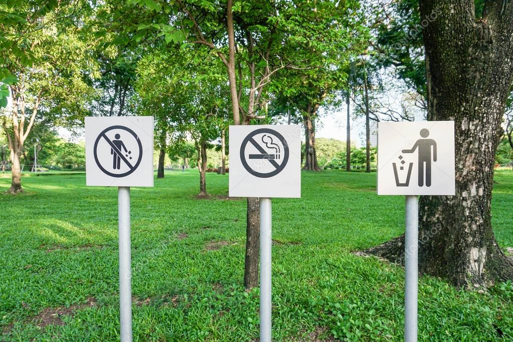 No litter and no smoking sign board in the park — Stock Photo © Jummie