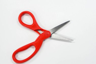 masada izole kırmızı makas kapatın