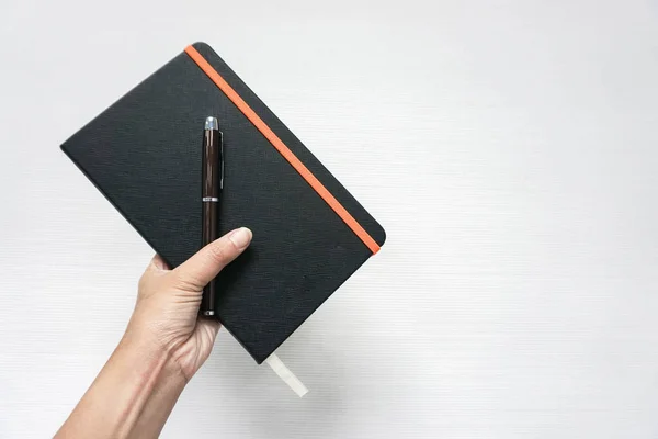 Segure o caderno para tomar nota na reunião — Fotografia de Stock