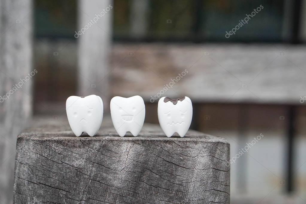 icono del diente podrido y del diente sano 2022