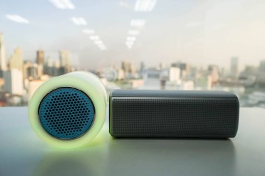 aydınlık ve modern kablosuz hoparlör masa ışık ile