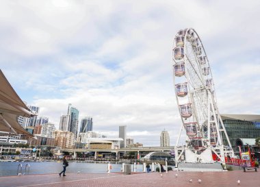 Darling Harbour Sydney Avustralya'da alınan insanlara