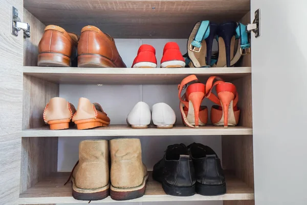 dolap iş için erkek ve kadın moda ayakkabı
