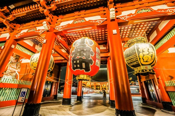 yaratıcı tasarım giriş geceleri üzerinde 27 Kasım 2016 Tokyo Japonya alınan Sensoji Tapınağı kapatın