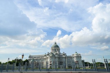Ananta Samakhom parlak mavi gökyüzü ile taht Salonu Bangkok Tayland çekilen 17 Haziran 2017
