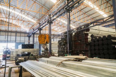 Çelik Boru depoda sarı Kancalı vinç Kaldırma