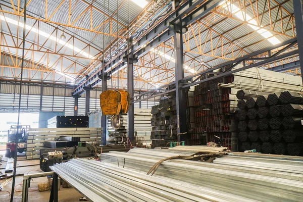 Çelik Boru depoda sarı Kancalı vinç Kaldırma