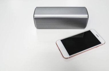 yalıtılmış Bluetooth taşınabilir kablosuz hoparlör müzik dinleme için akıllı telefon ile bağlı