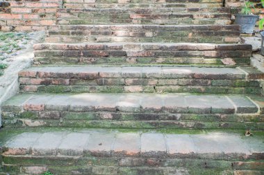 eski tuğla merdiven basamakları çıkınca kapatın